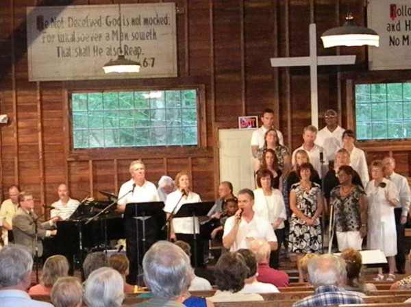 Sandra Baldwin sings with Voice Choir